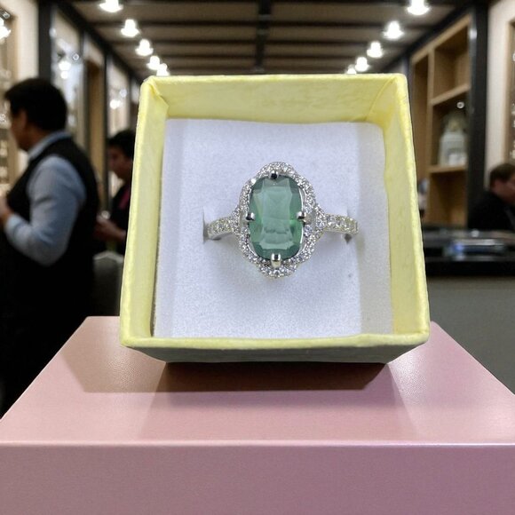 Green Gemstone Cocktail Ring Size 8 Silver Tone Vintage Glam Elegant Statement - Picture 1 of 6